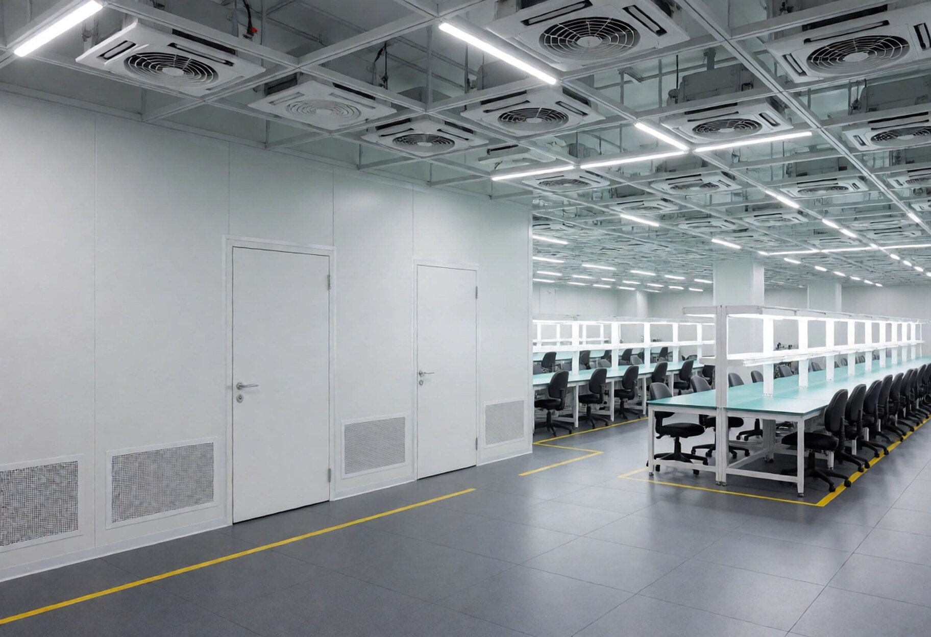 ISO 7 elektronik temiz oda montaj salonu, ESD çalışma tezgâhları ve FFU'lu tavan